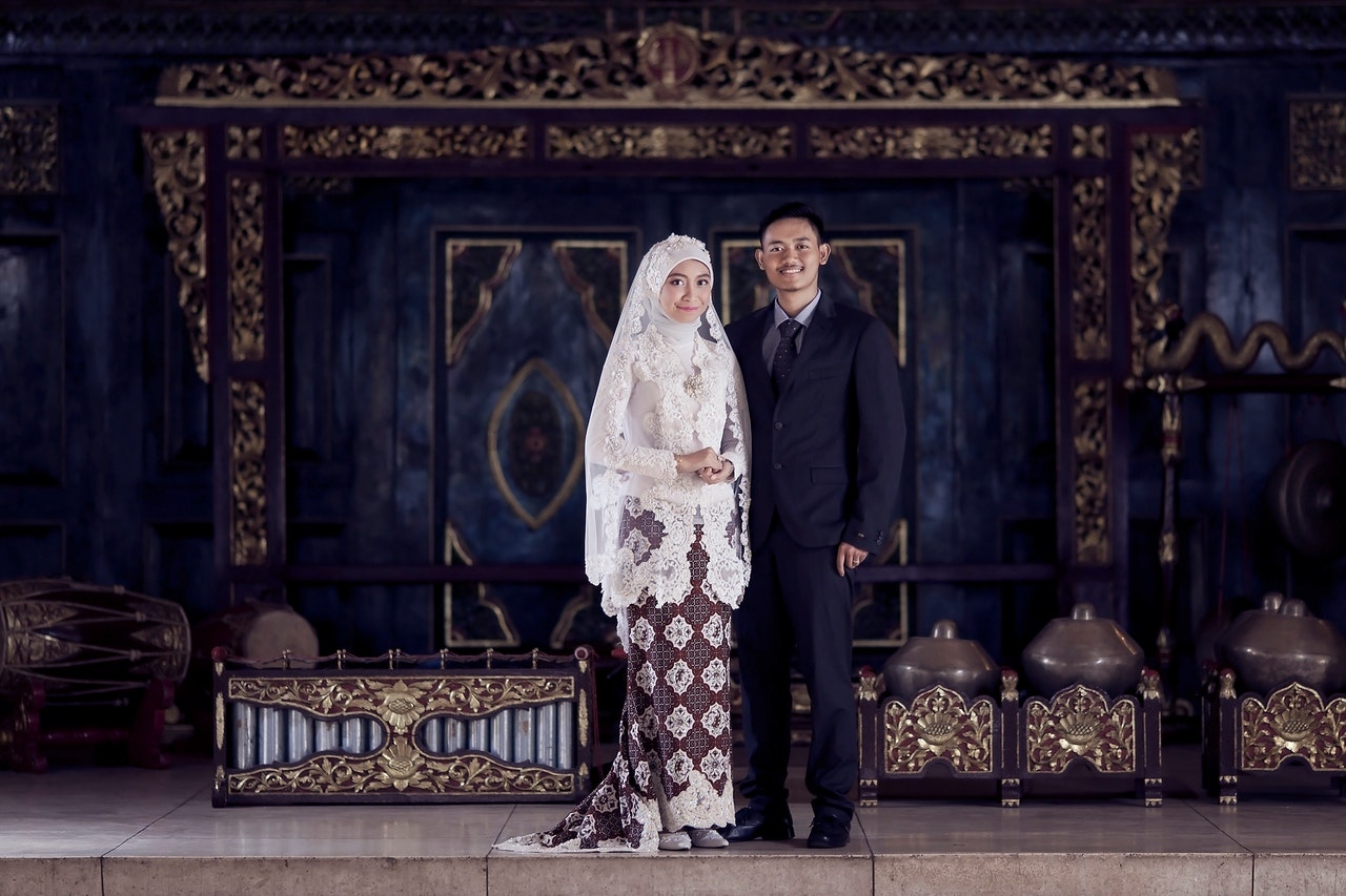 Simak 7 Inspirasi Rias Pengantin Jawa Hijab yang Memukau rias pengantin jawa hijab rias pengantin jawa hijab